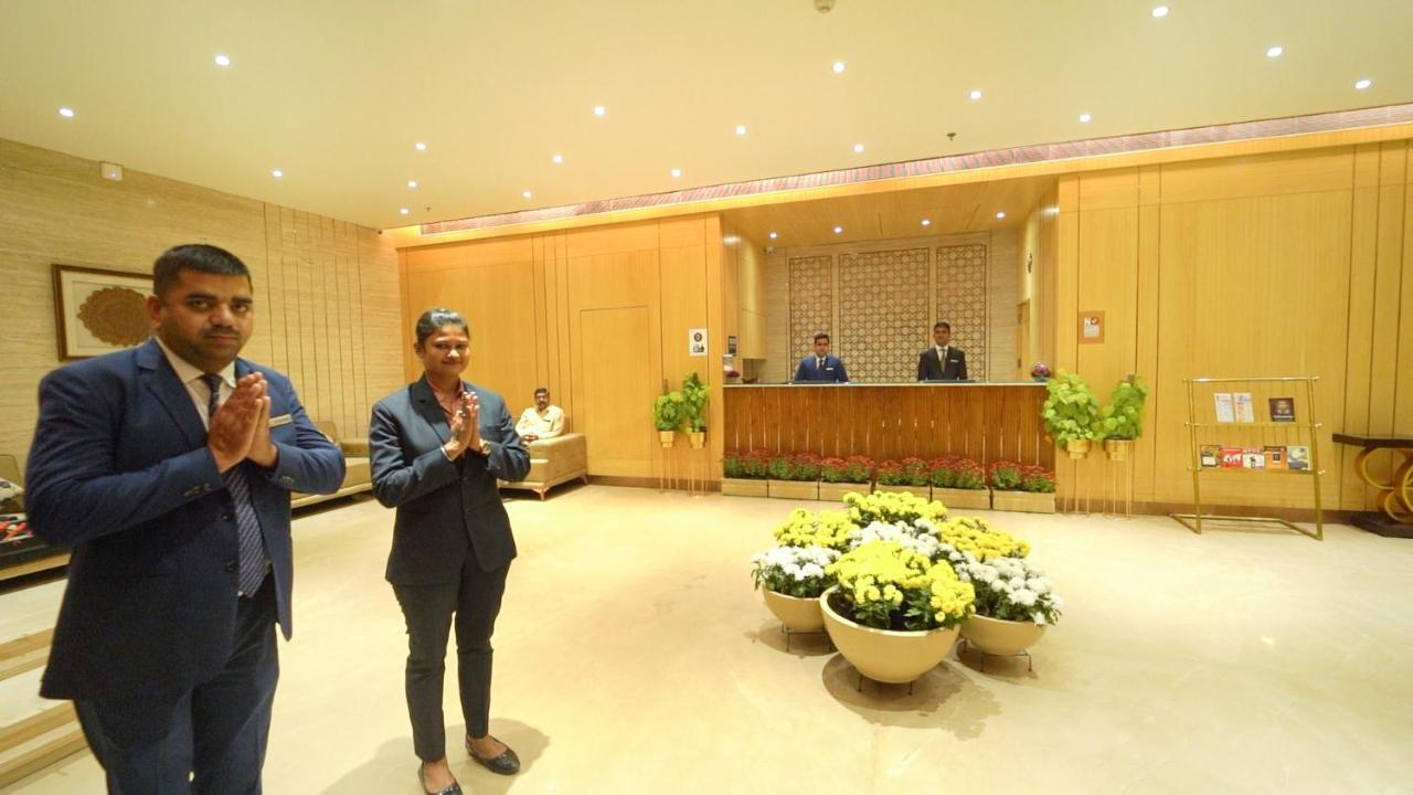 Pride Hotel Udaipur Bagian luar foto
