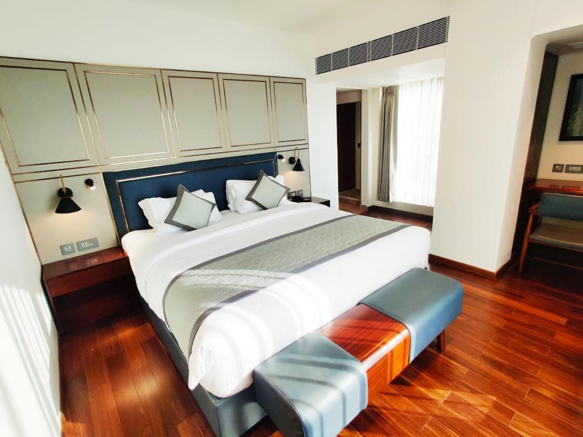 Pride Hotel Udaipur Bagian luar foto