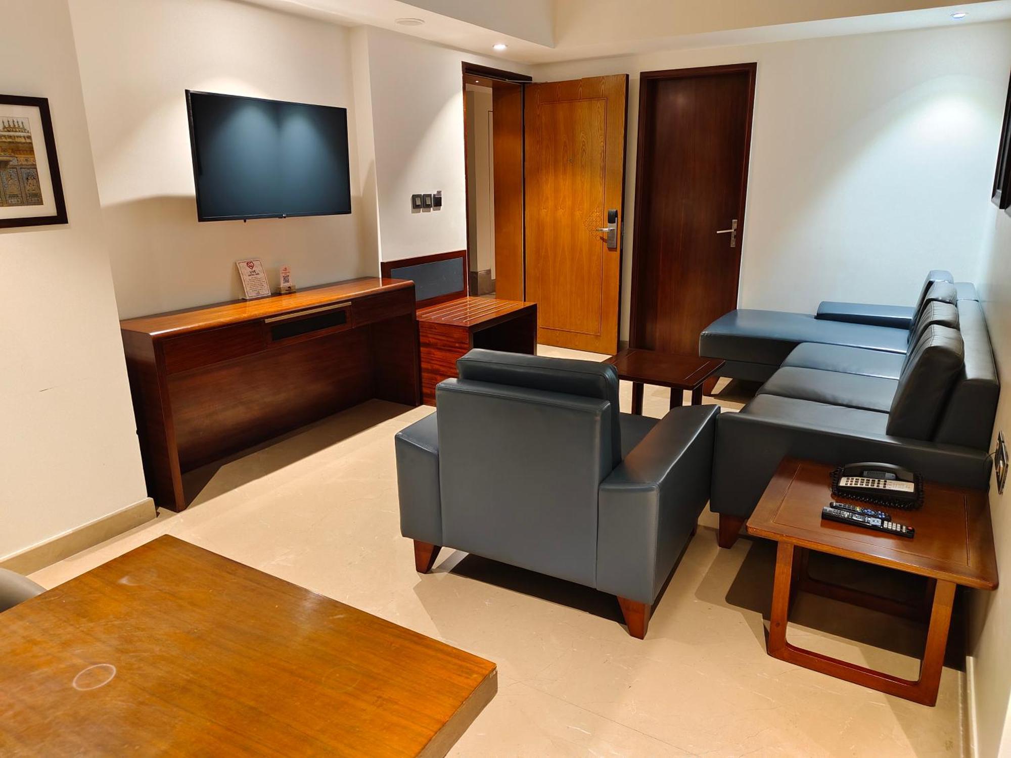 Pride Hotel Udaipur Bagian luar foto