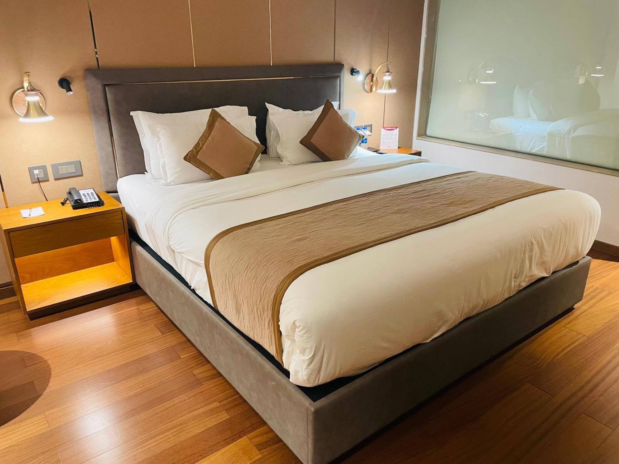 Pride Hotel Udaipur Bagian luar foto